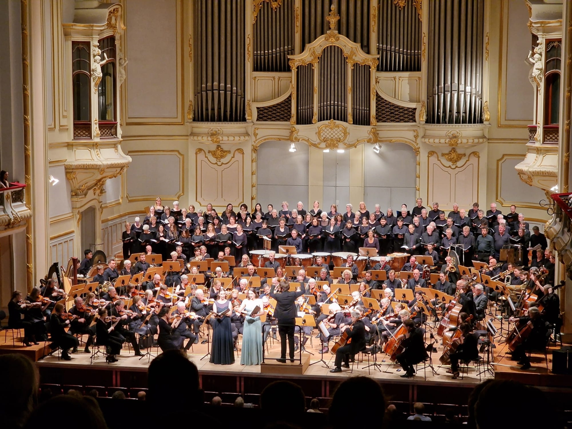 Großer Chor und großes Orchester führen 2024 Mahlers 2. Sinfonie in der Laeiszhalle, Hamburg auf